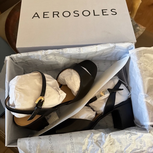 Black shiny leather sandals, Never Worn, US size 6.5 - Picture 1 of 3